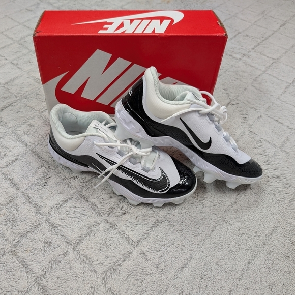 Athletic_Shoes